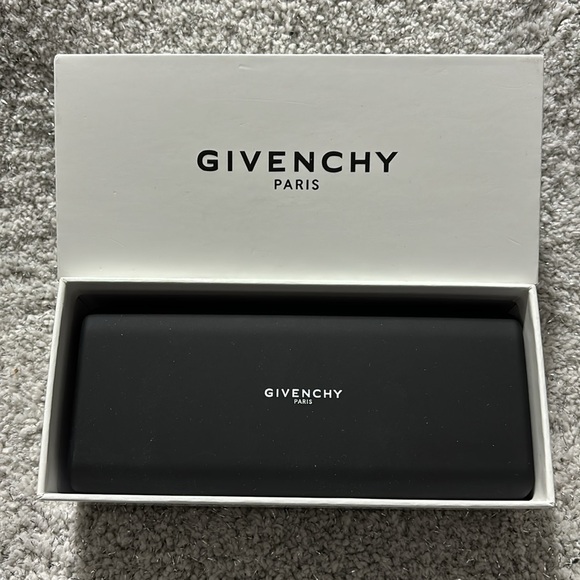 Givenchy Paris sun glasses case and gift box set! - Picture 3 of 3